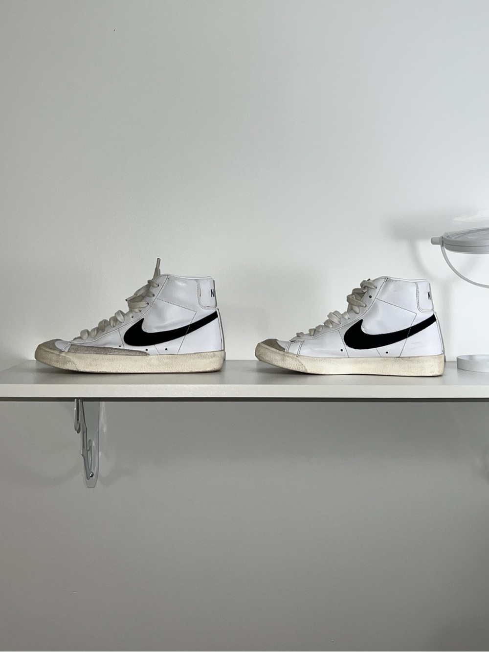 Vintage Nike Blazer Mid ‘77 White Leather Sneakers Men’s Size US 8.5 Shoes